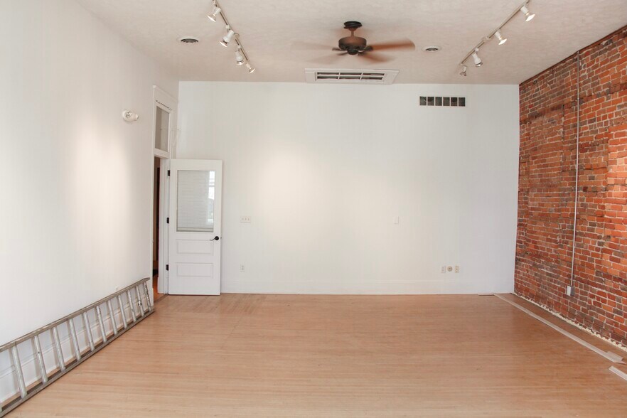 More Photos Of 221-223 E State St, Rockford Storefront Retail Residential For Lease