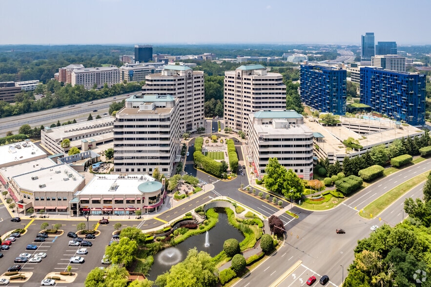 More Photos Of 11700 Plaza America Dr, Reston Unknown For Lease