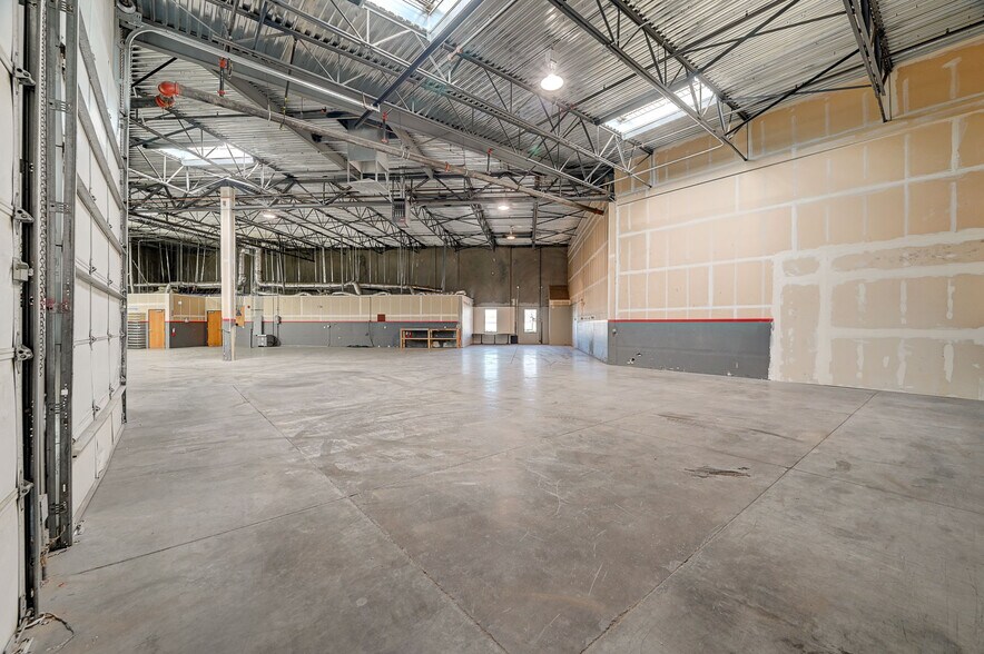 More Photos Of 3908 Civic Center Dr, North Las Vegas Distribution For Lease