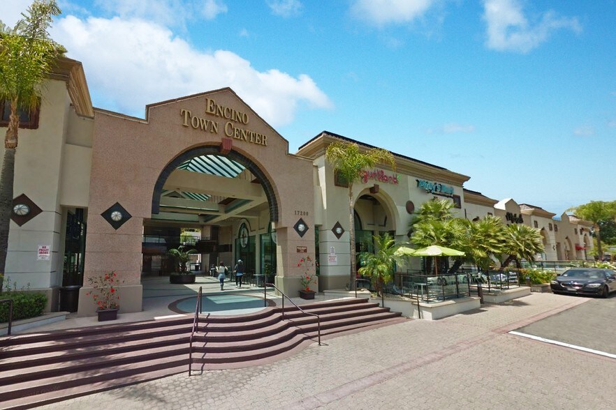 More Photos Of 17200 Ventura Blvd, Encino General Retail For Lease