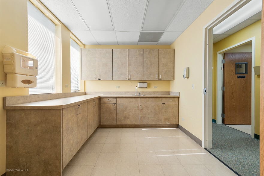 More Photos Of 507 W Kendall Dr, Yorkville Medical For Lease