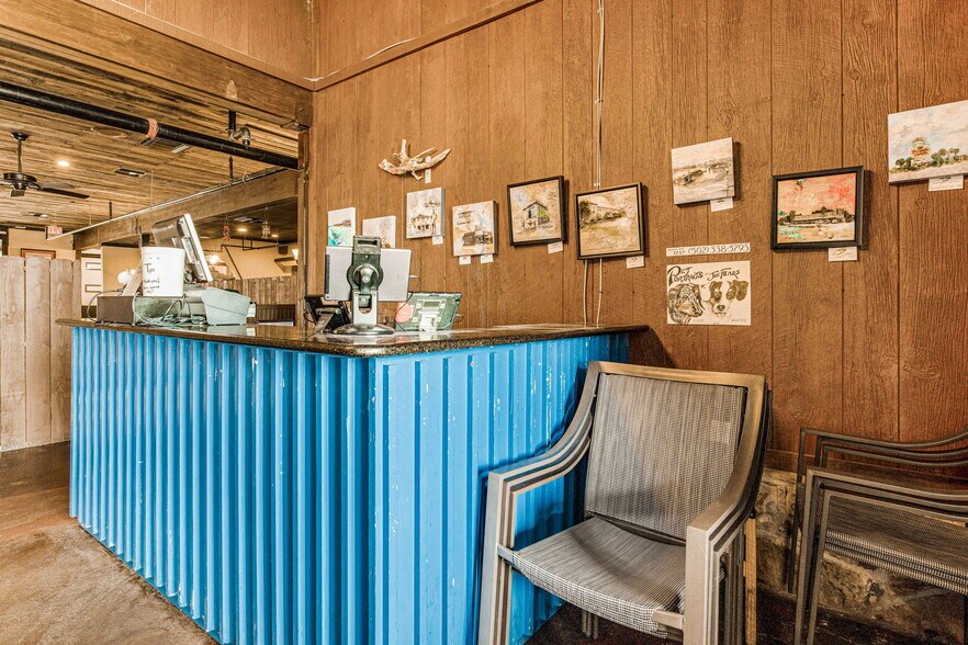 More Photos Of 131 New Warrington Rd, Pensacola Restaurant For Sale