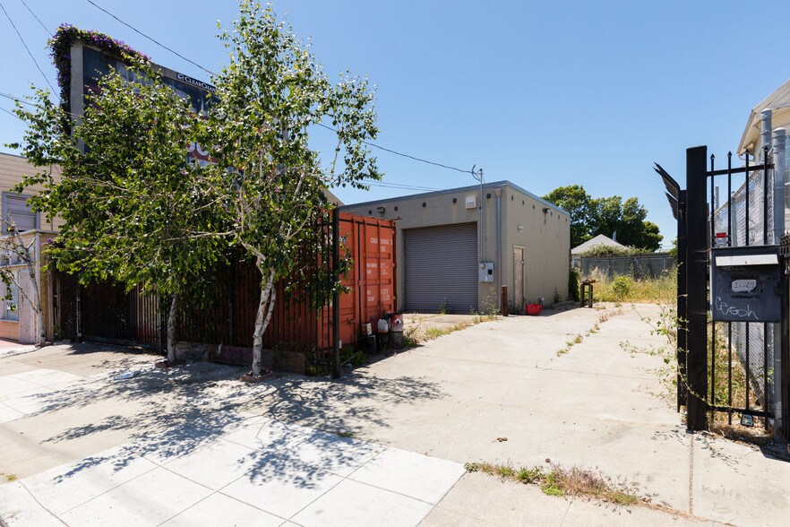 More Photos Of 2429 Market St, Oakland Warehouse For Sale