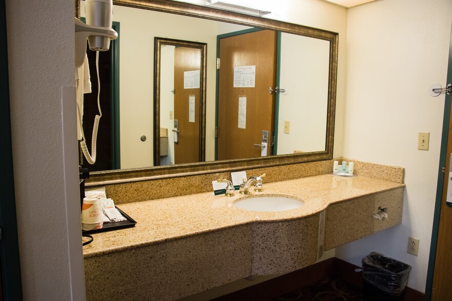 More Photos Of 3610 N Lovington Hwy, Hobbs Hotel For Sale