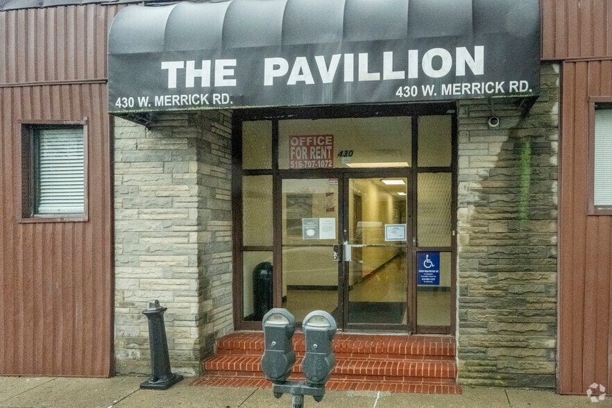 More Photos Of 430 W Merrick Rd, Valley Stream Office For Lease