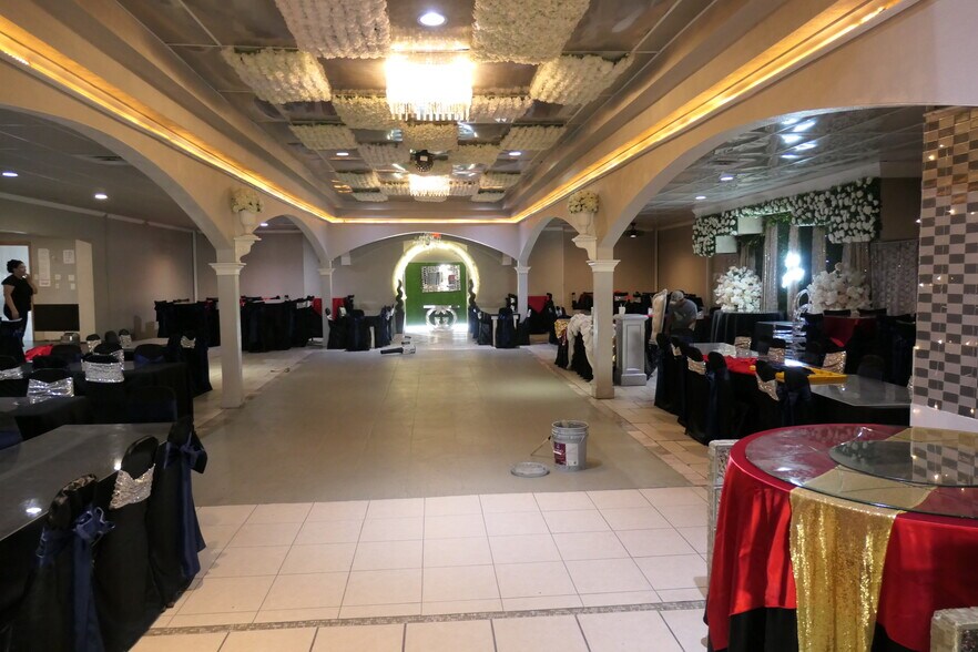 More Photos Of 1115 Broadway St, Houston Freestanding For Sale