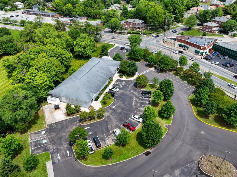 More Photos Of 2502 Melrose Ave NW, Roanoke Storefront Retail Office For Lease
