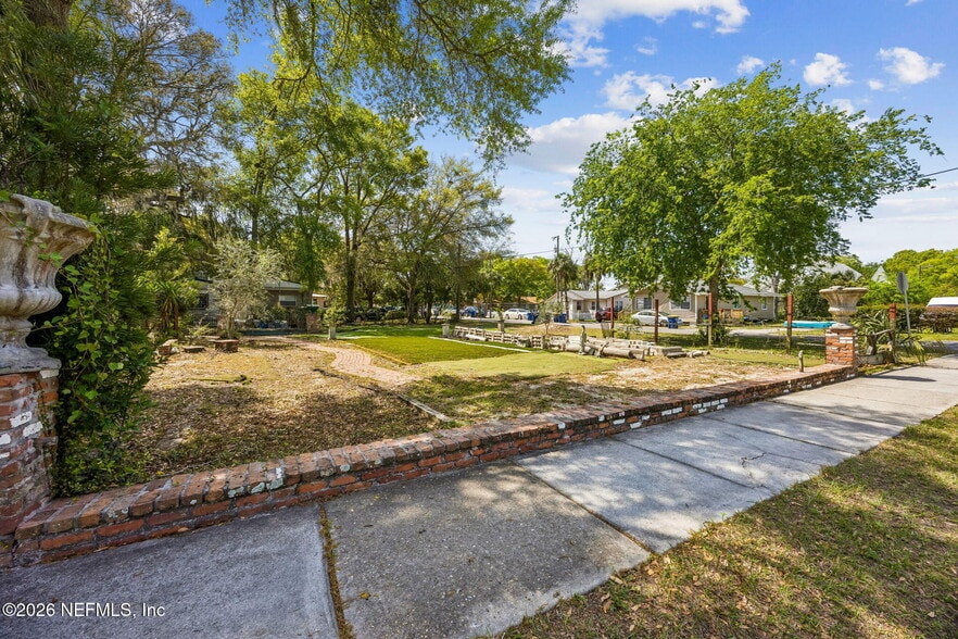 More Photos Of 1008 Beech St, Fernandina Beach Freestanding For Sale