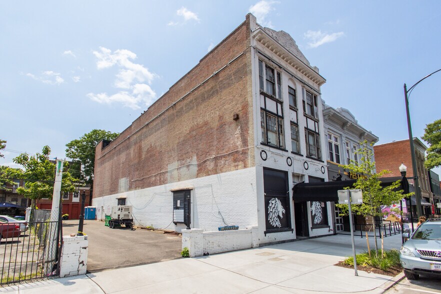 More Photos Of 2033 W Broad St, Richmond Storefront Retail Office For Sale