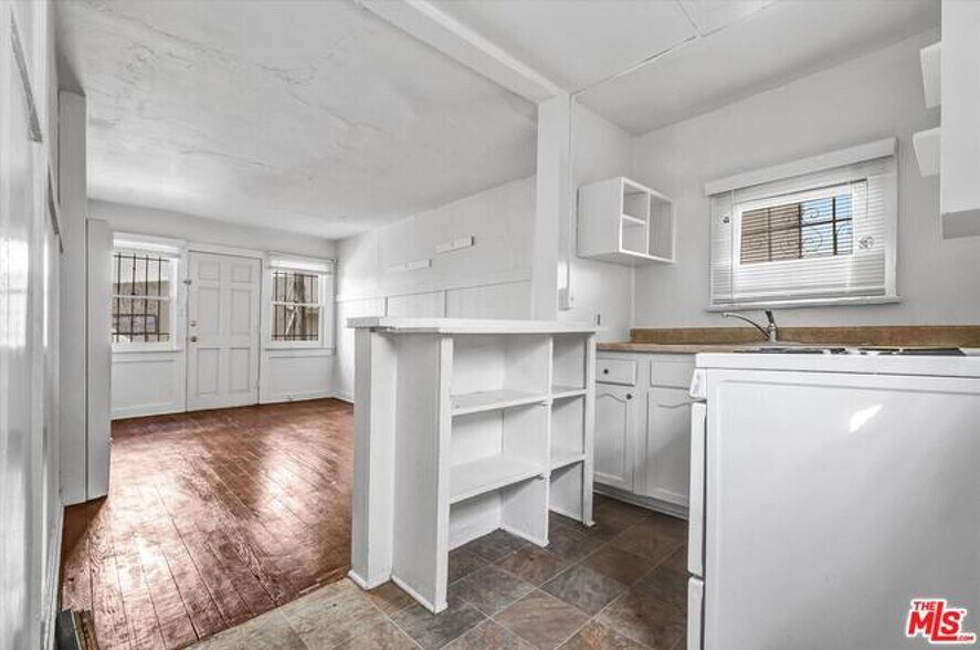 More Photos Of 134 Park Pl, Venice Multifamily For Sale