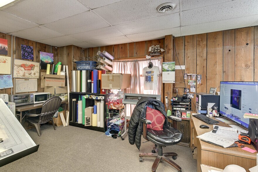 More Photos Of 8614-8616 N 30th St, Omaha Storefront For Sale