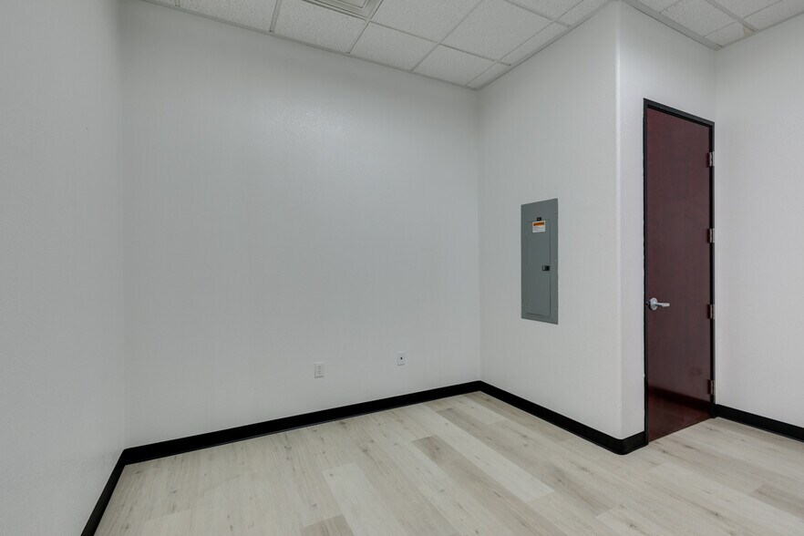 More Photos Of 1820 E Warm Springs Rd, Las Vegas Medical For Sale