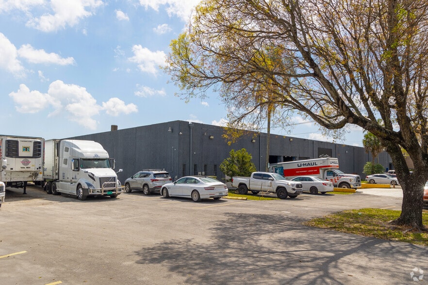 More Photos Of 15201 NW 34th Ave, Opa-locka Warehouse For Lease