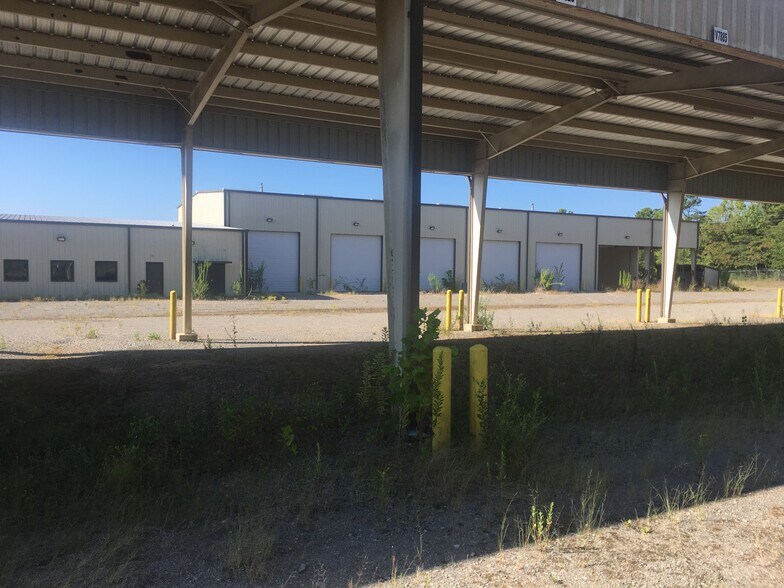 More Photos Of 175 Private Road 7335, De Berry Industrial For Sale
