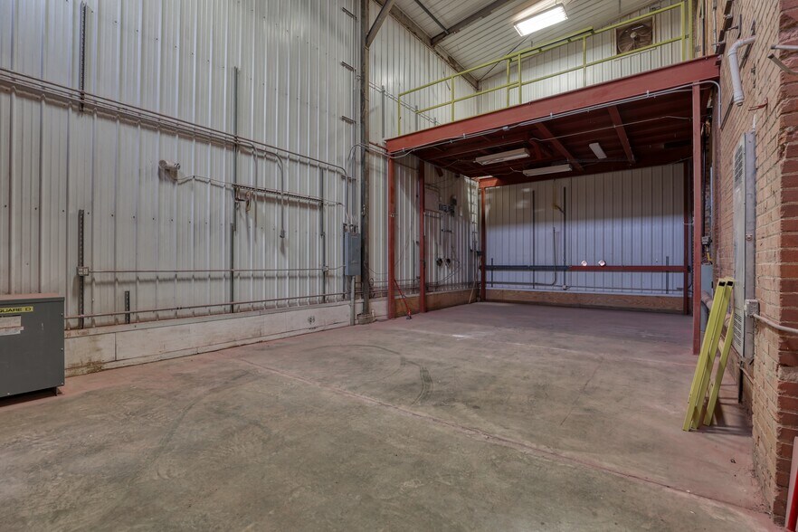 More Photos Of 1457 Coffeen, Sheridan Warehouse For Sale