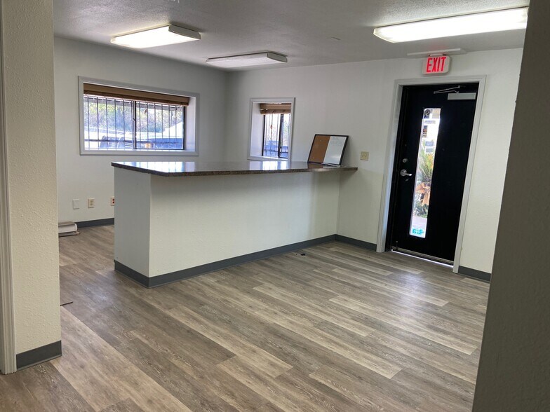 More Photos Of 1900 E US Highway 90, Seguin Warehouse For Lease