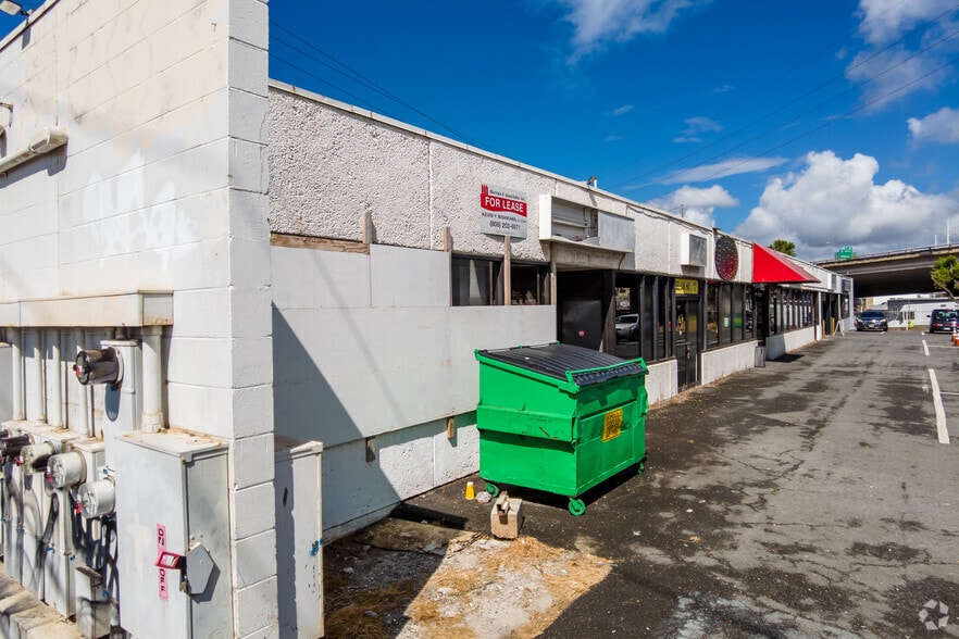 More Photos Of 593 Kamehameha Hwy, Pearl City Storefront Retail Office For Lease