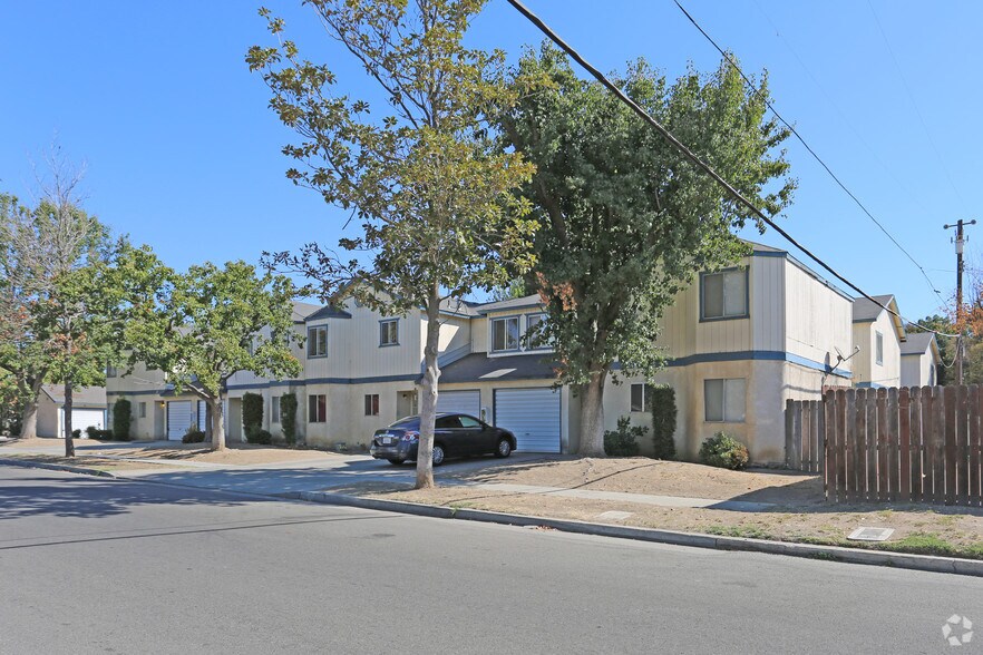 Primary Photo Of 4140 N Clark St, Fresno Apartments For Sale