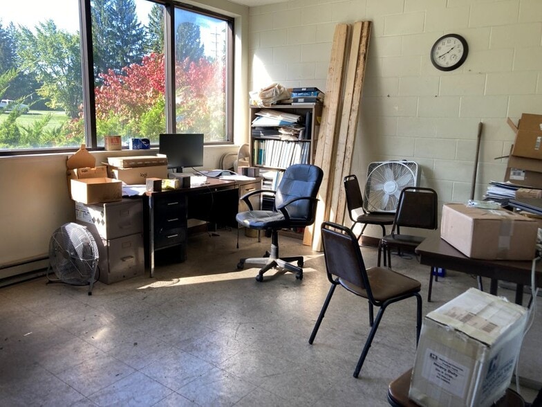 More Photos Of 1621 Keane Dr, Traverse City Manufacturing For Sale