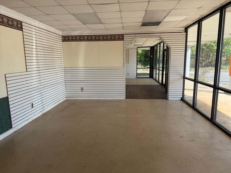 More Photos Of 6449 Bells Ferry Rd, Woodstock Convenience Store For Lease