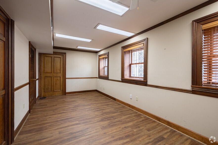 More Photos Of 120-124 W Liberty St, Savannah Office Residential For Sale