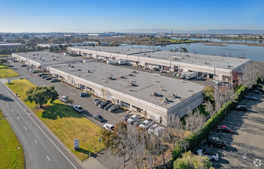 More Photos Of 7303 Edgewater Dr, Oakland Flex For Lease