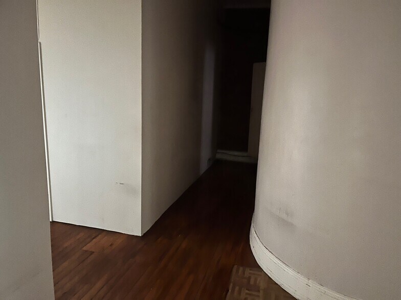 More Photos Of 201 E 16th St, New York Office For Lease