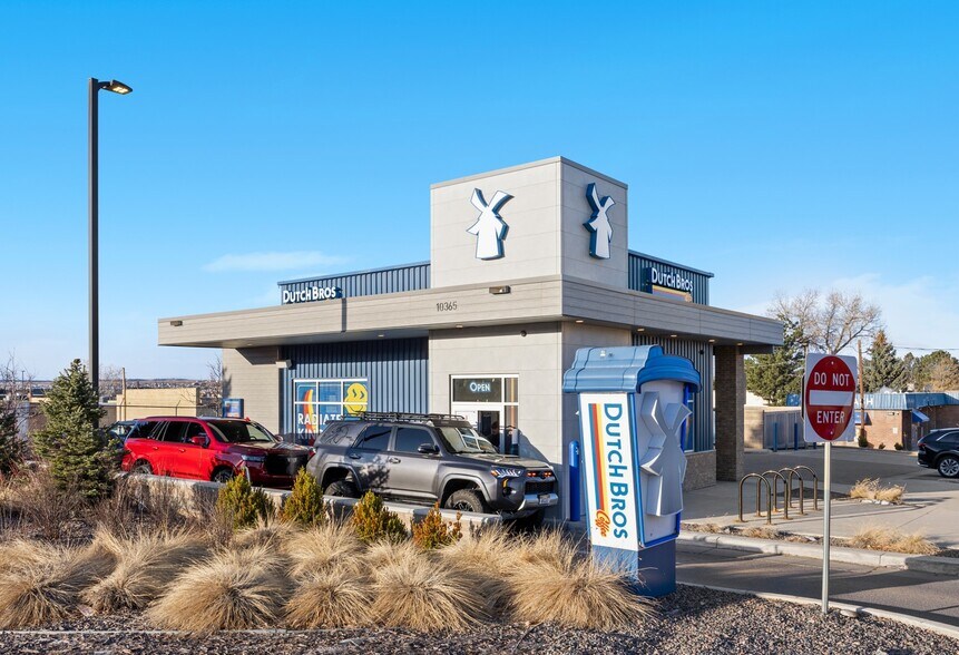 Primary Photo Of 10365 S Parker Rd, Parker Fast Food For Sale