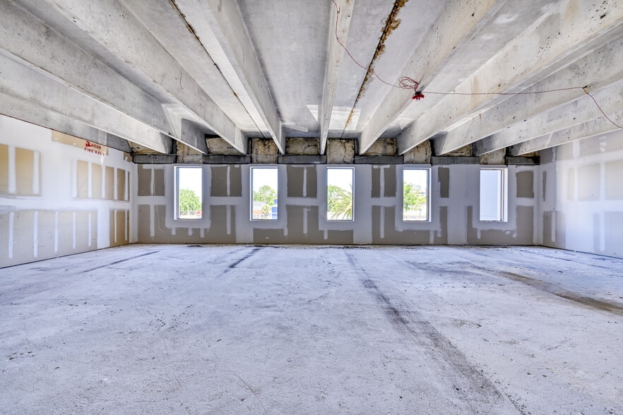 More Photos Of 8282 Western Way Cir, Jacksonville Warehouse For Lease