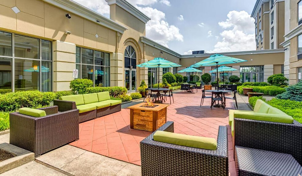 More Photos Of 251 Pennsylvania Pky, Indianapolis Hotel For Sale