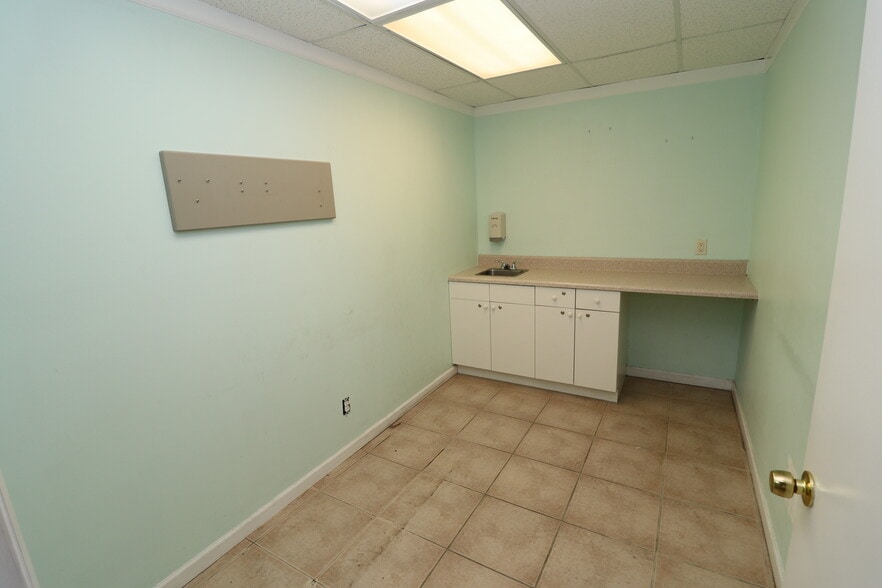 More Photos Of 6731-6755 Sunset Strip, Sunrise Unknown For Lease