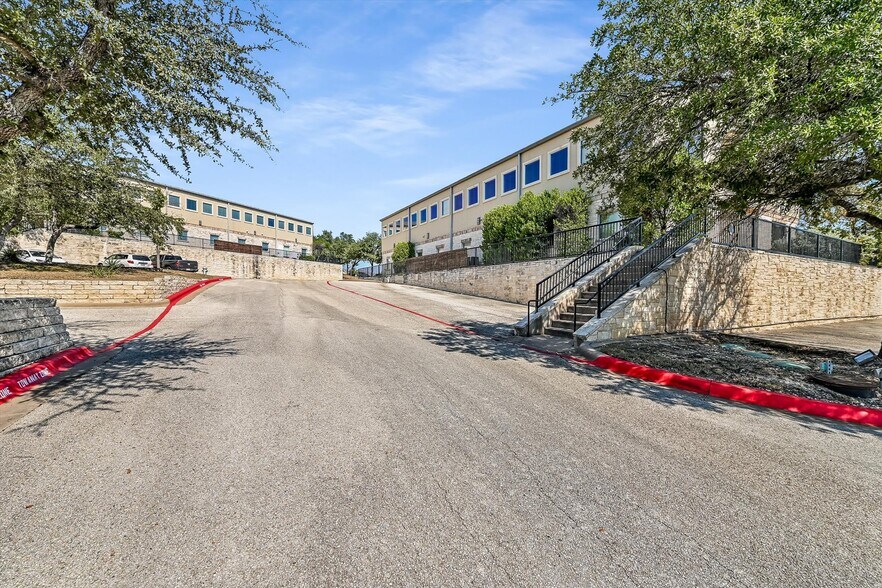 More Photos Of 7 Lakeway Centre Ct N, Lakeway Office For Lease