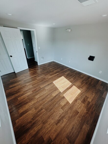 More Photos Of 104 E Pine St, Georgetown Office Residential For Lease