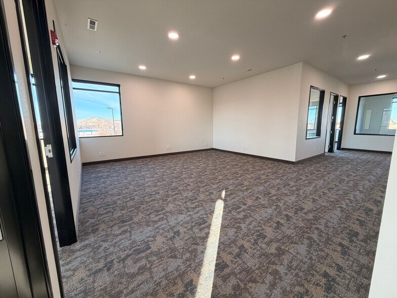 More Photos Of 30 S Louisiana St, Kennewick Loft Creative Space For Lease