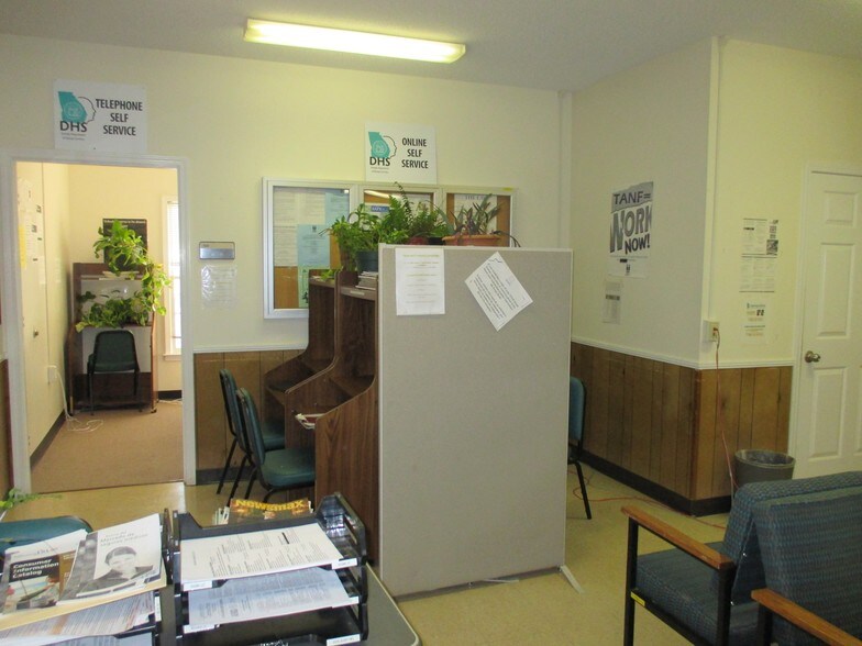 More Photos Of 456 Athens St, Jefferson Office For Sale