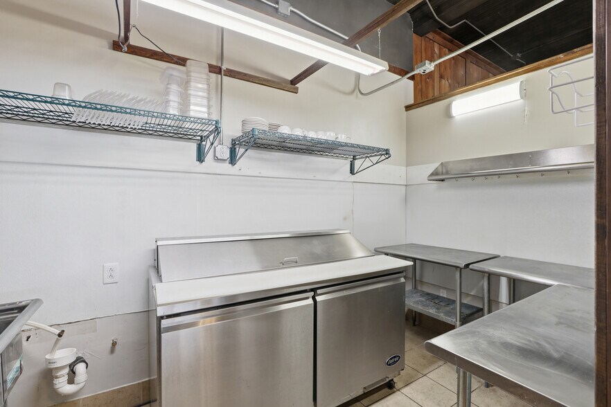 More Photos Of 132 S Main St, Woodruff Storefront Retail Office For Lease