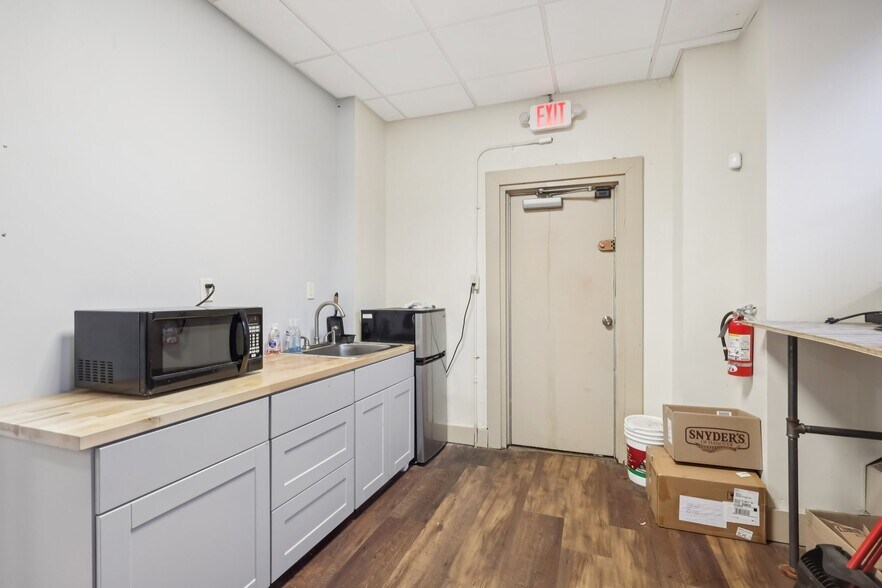 More Photos Of 2595 Yardville Hamilton Square Rd, Hamilton Office For Sale