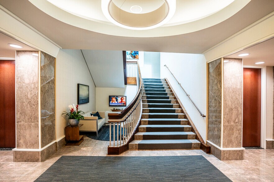 More Photos Of 1100 Crescent Green Dr, Cary Medical For Lease