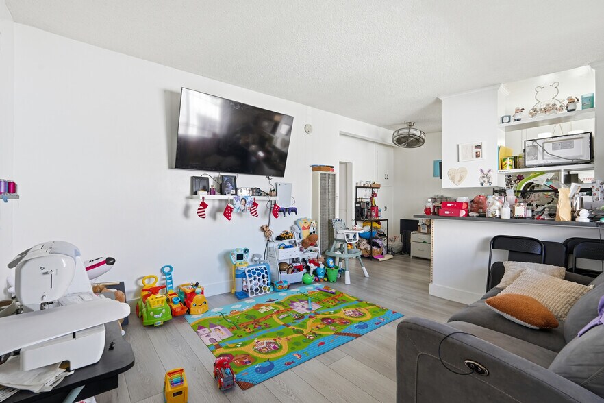 More Photos Of 1207 S Catalina St, Los Angeles Apartments For Sale