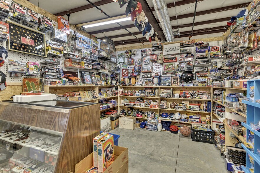 More Photos Of 2120 Old Highway 431 S, Greenbrier Freestanding For Sale