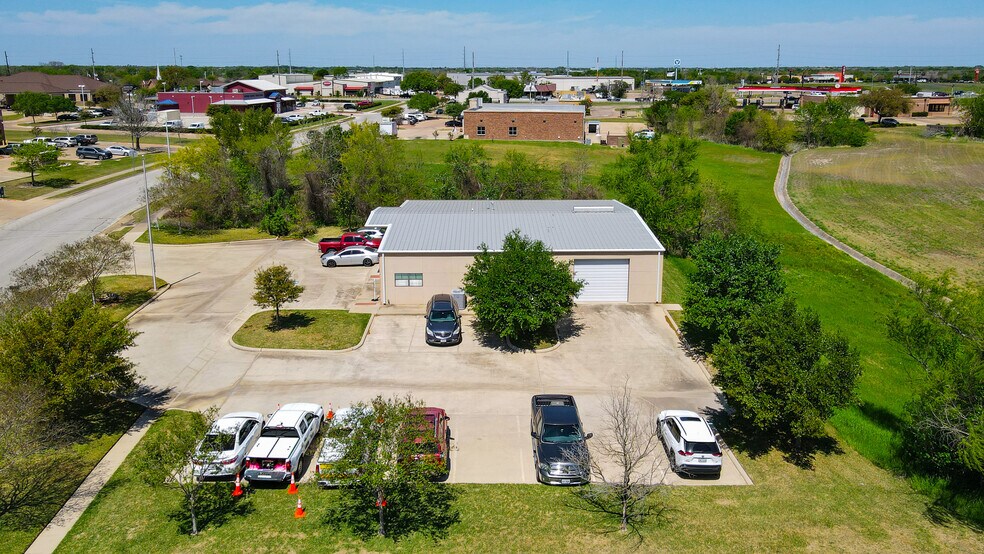 More Photos Of 2131 W Briargate Dr, Bryan Office For Sale