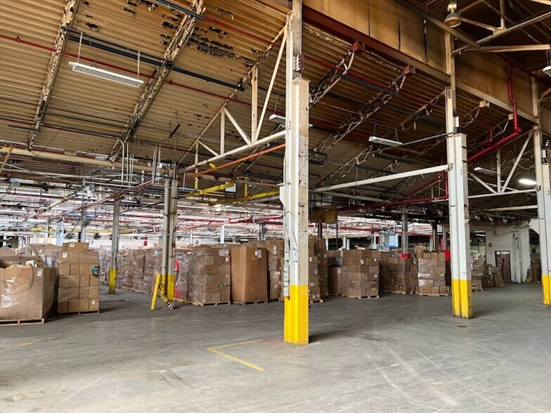 More Photos Of 1600 Wabash Ave, Fort Wayne Distribution For Lease