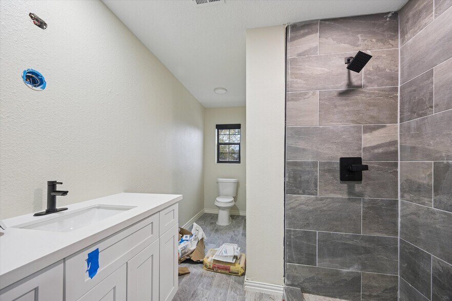 More Photos Of 4901 Yale St, Houston Office For Sale