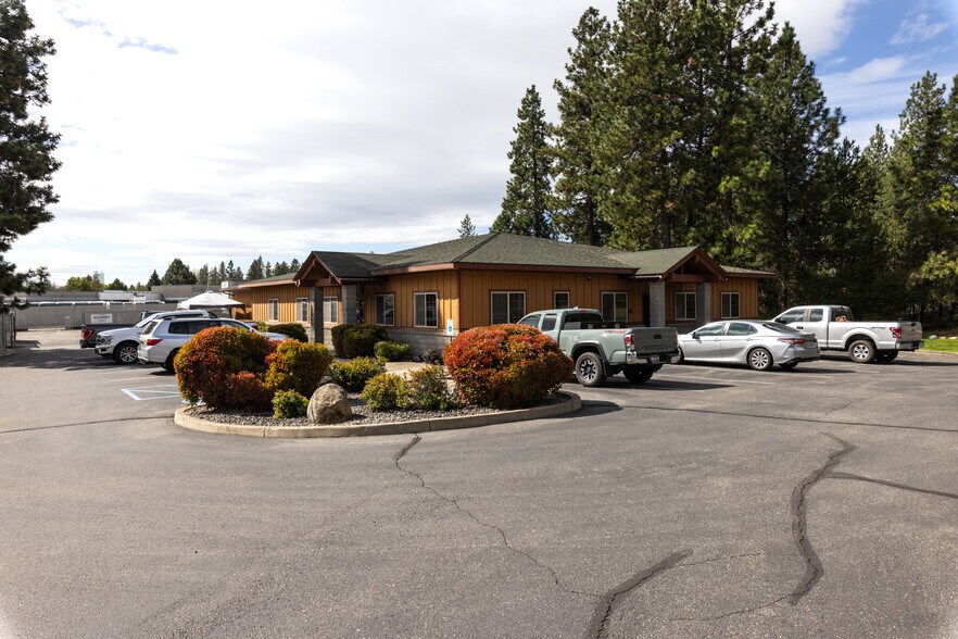 More Photos Of 690 W Capstone Ct, Hayden Office For Sale