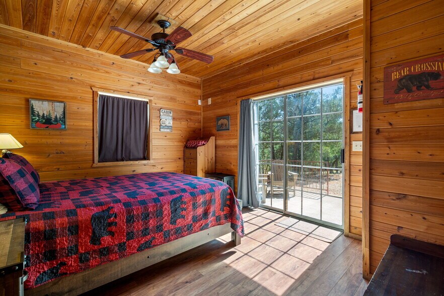 More Photos Of 1022 S Hunter Creek Dr, Payson Hotel For Sale