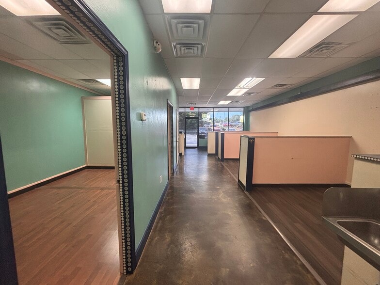 More Photos Of 928 S Park St, Carrollton Storefront Retail Office For Lease