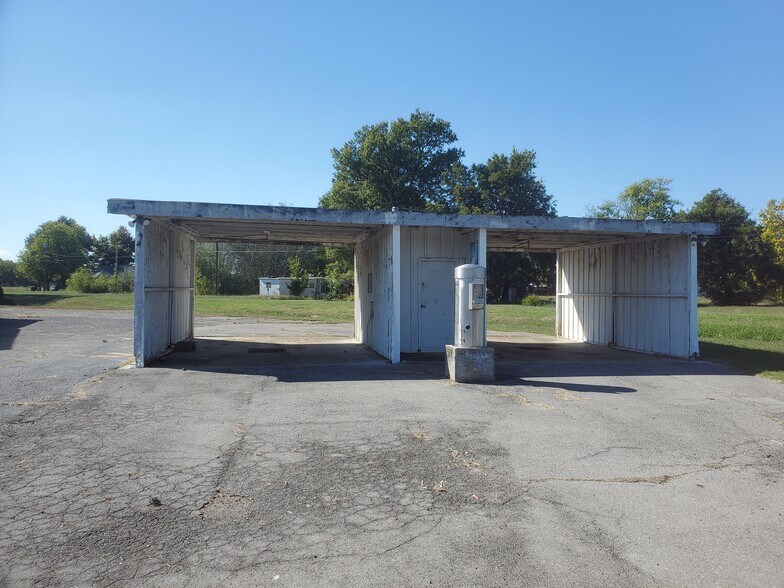 More Photos Of 401 N 3rd St, Lilbourn Flex For Sale