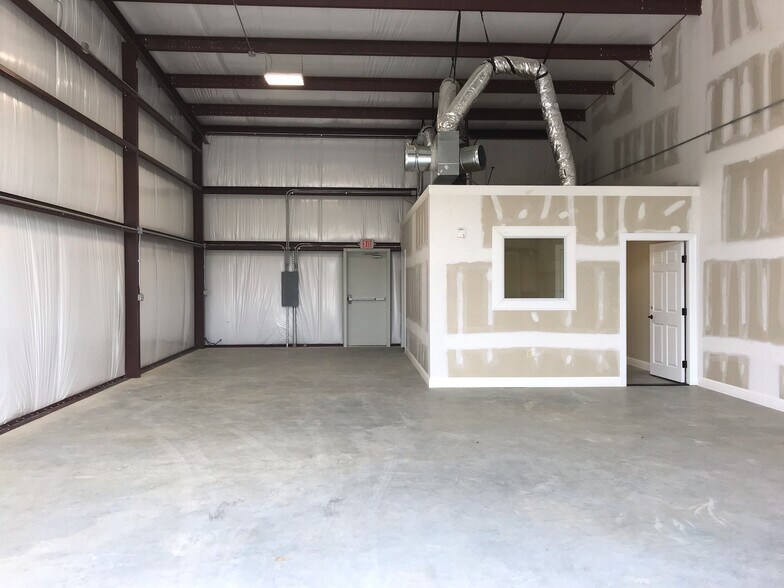 More Photos Of 9720 Paxton Rd, Shreveport Distribution For Lease