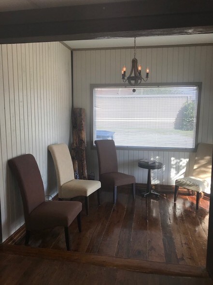 More Photos Of 1906 W Main St, Tupelo Storefront Retail Office For Sale