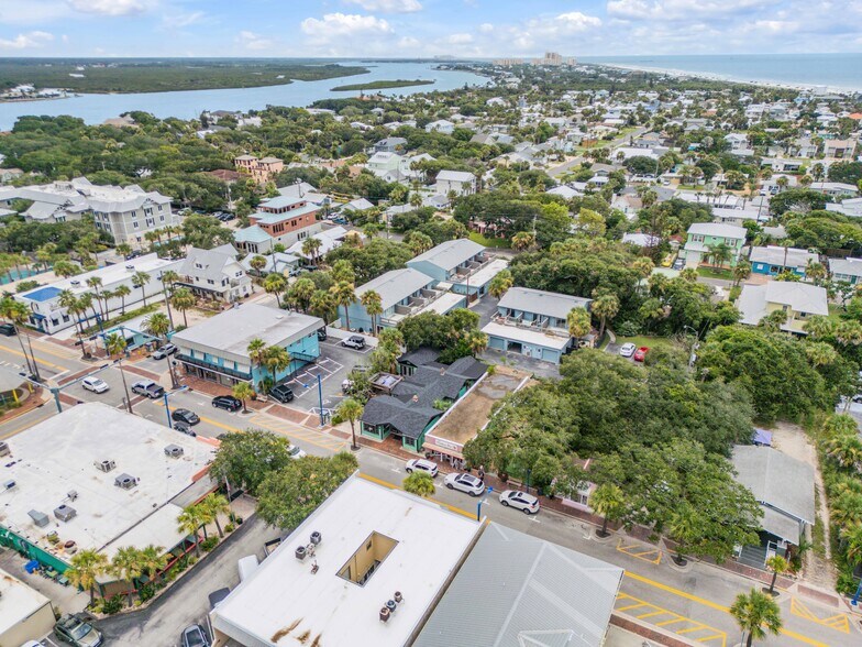 More Photos Of 304 Flagler Ave, New Smyrna Beach Storefront For Sale